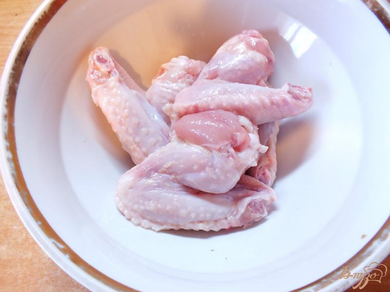 Фото приготовление рецепта: Куриные крылышки с шафраном и соевым соусом шаг №1