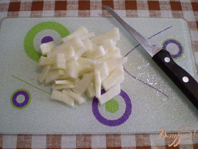 Фото приготовление рецепта: Овощной салат с кольраби шаг №4