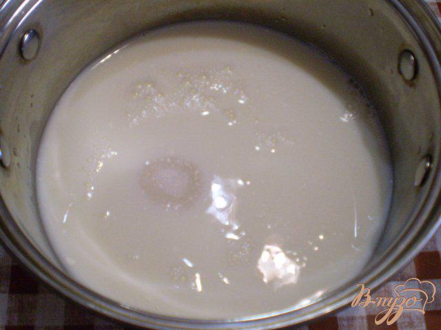 Фото приготовление рецепта: Сгущенное молоко с сахаром шаг №2