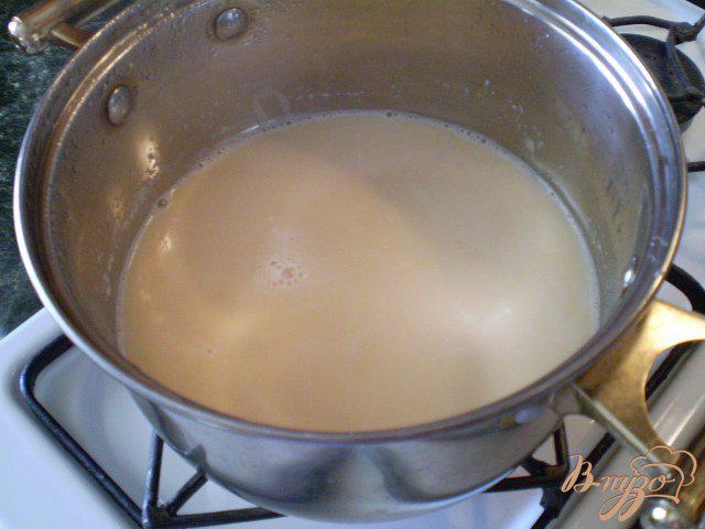 Фото приготовление рецепта: Сгущенное молоко с сахаром шаг №4