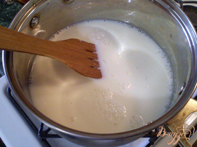 Фото приготовление рецепта: Сгущенное молоко с сахаром шаг №3