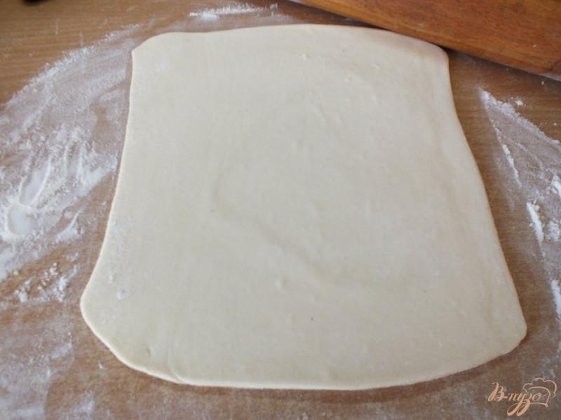 Фото приготовление рецепта: Слоеные бутербродные хлебцы с орегано шаг №2