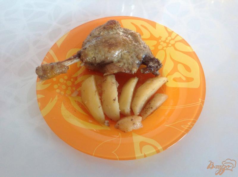 Фото приготовление рецепта: Утка кусочками с картофелем в рукаве шаг №8