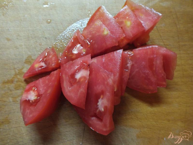 Фото приготовление рецепта: Деревенский салат из помидор с творогом шаг №1