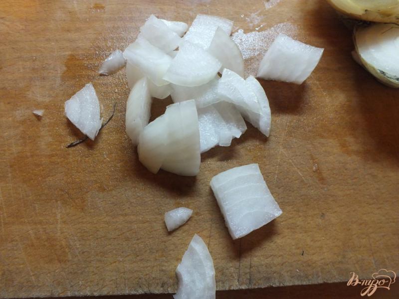Фото приготовление рецепта: Картошка в кожуре с кинзой, луком и салом шаг №4