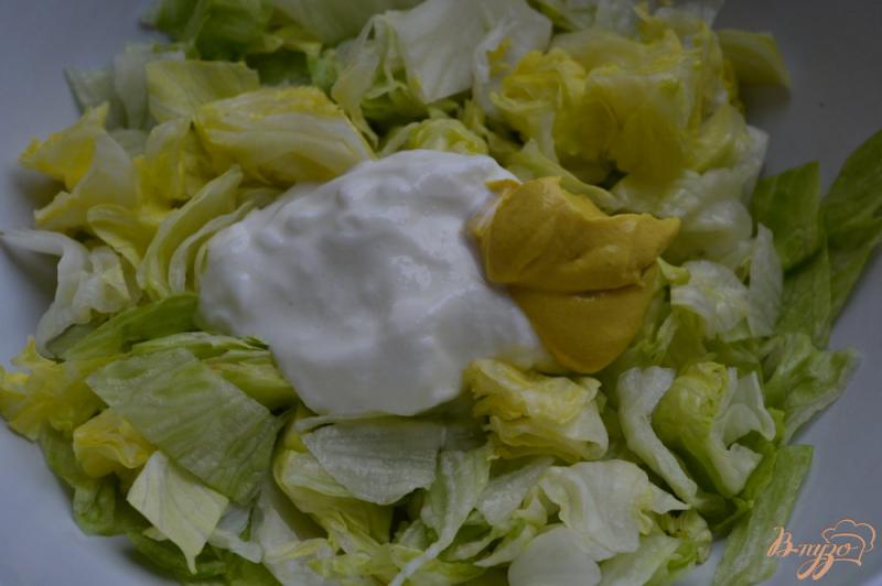 Фото приготовление рецепта: Легкий овощной салат с консервированной рыбой шаг №2