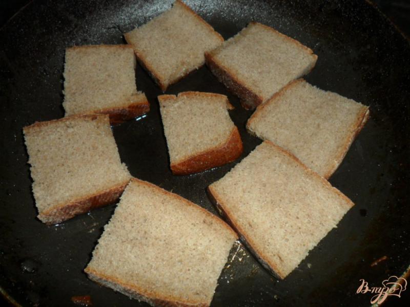 Фото приготовление рецепта: Бутерброды с рыбной консервой шаг №1
