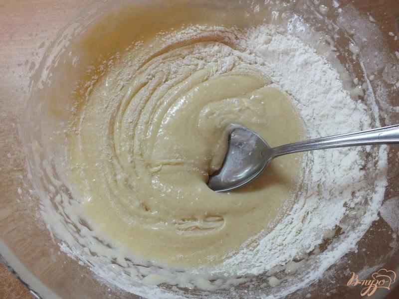 Фото приготовление рецепта: Простой ванильный пирог шаг №6