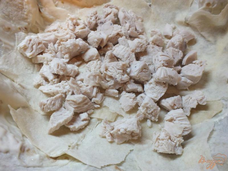 Фото приготовление рецепта: Пирог из лаваша с курицей и яйцом шаг №6