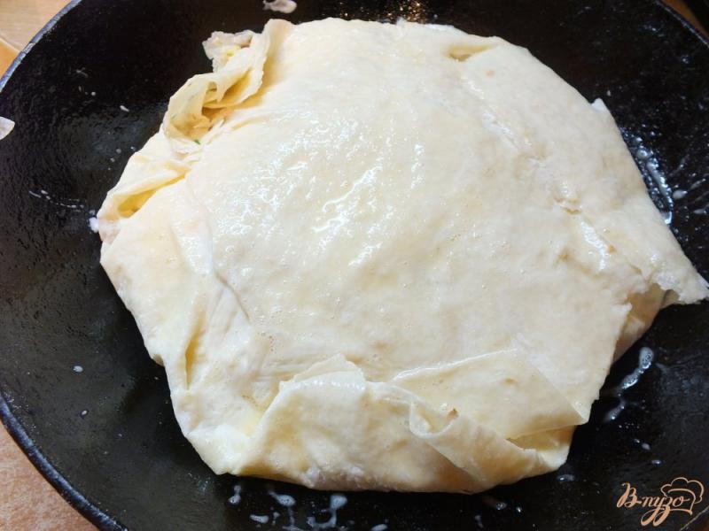 Фото приготовление рецепта: Пирог из лаваша с курицей и яйцом шаг №11