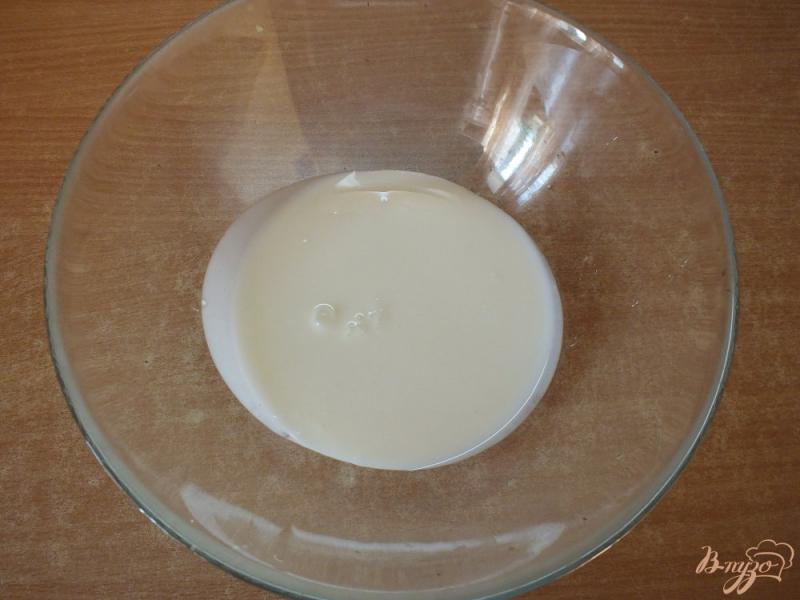 Фото приготовление рецепта: Оладьи на персиковом йогурте шаг №1