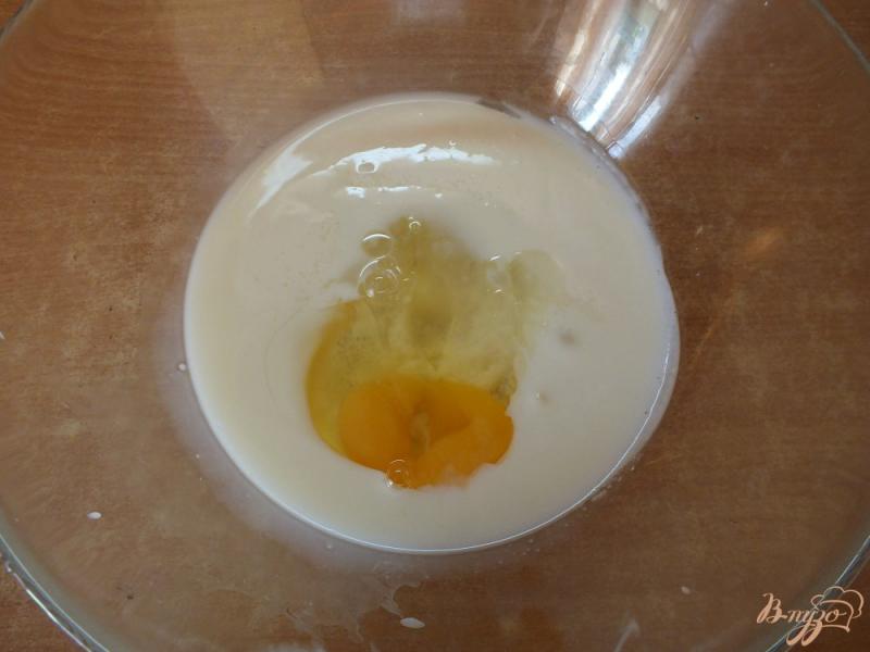 Фото приготовление рецепта: Оладьи на персиковом йогурте шаг №3