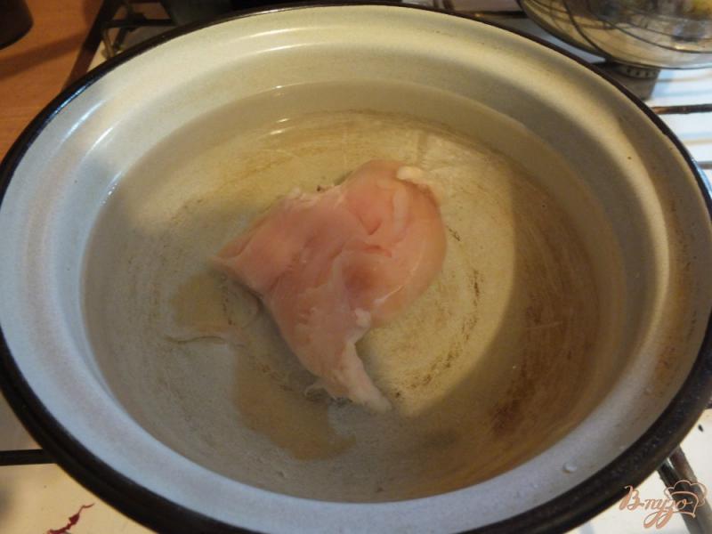 Фото приготовление рецепта: Лавашь с отварной курицей, овощами и корейской морковкой шаг №1