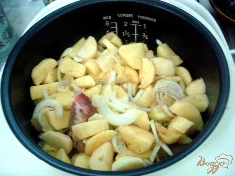 Фото приготовление рецепта: Рёбрышки с картошкой в мультиварке шаг №4