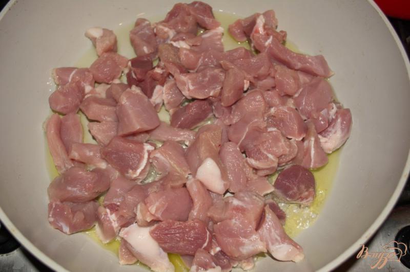 Фото приготовление рецепта: Свинина тушеная с цукини шаг №2