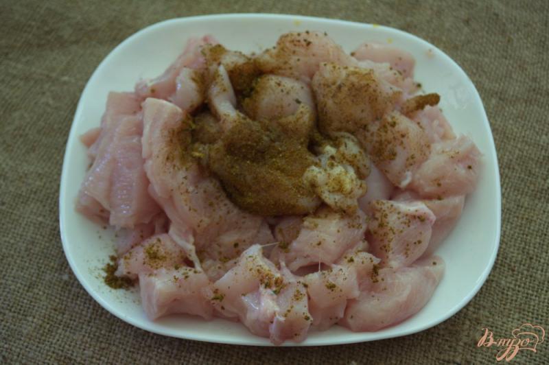 Фото приготовление рецепта: Куриное филе с баклажаном шаг №1