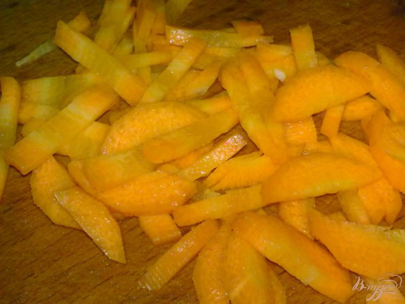 Фото приготовление рецепта: Кальмары с овощами тушеные в нежном соусе шаг №3