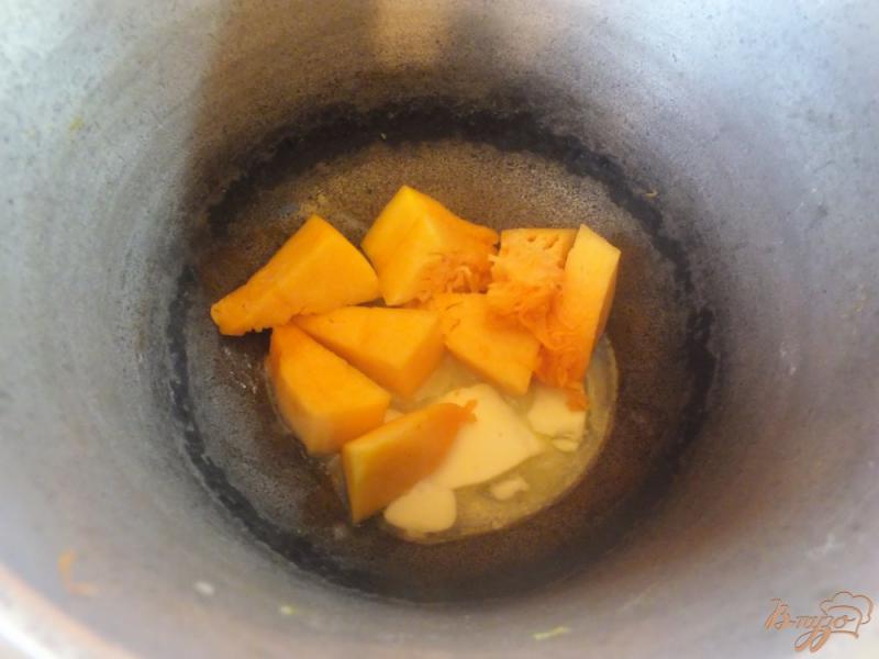 Фото приготовление рецепта: Бананово-тыквенный суп-пюре шаг №3