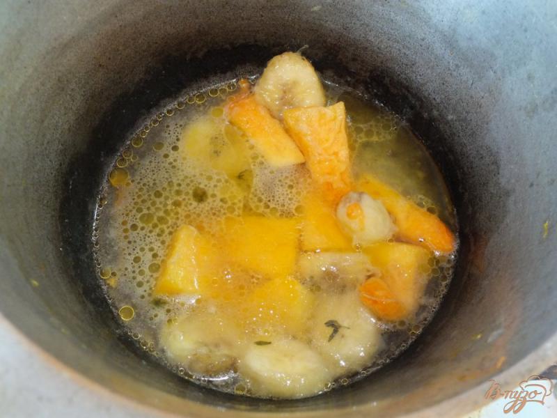 Фото приготовление рецепта: Бананово-тыквенный суп-пюре шаг №8