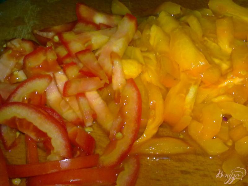 Фото приготовление рецепта: Салат из капусты с кабачком шаг №4