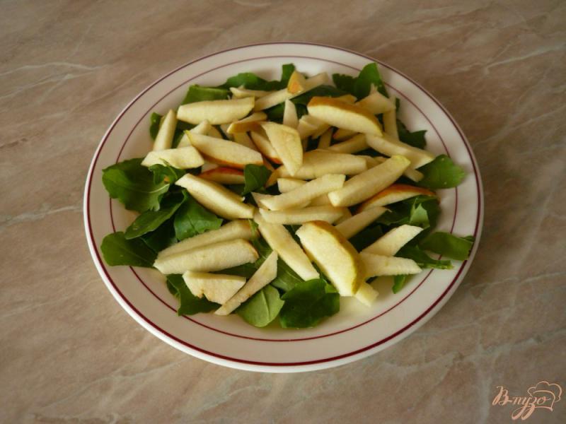 Фото приготовление рецепта: Салат с печенью трески шаг №2