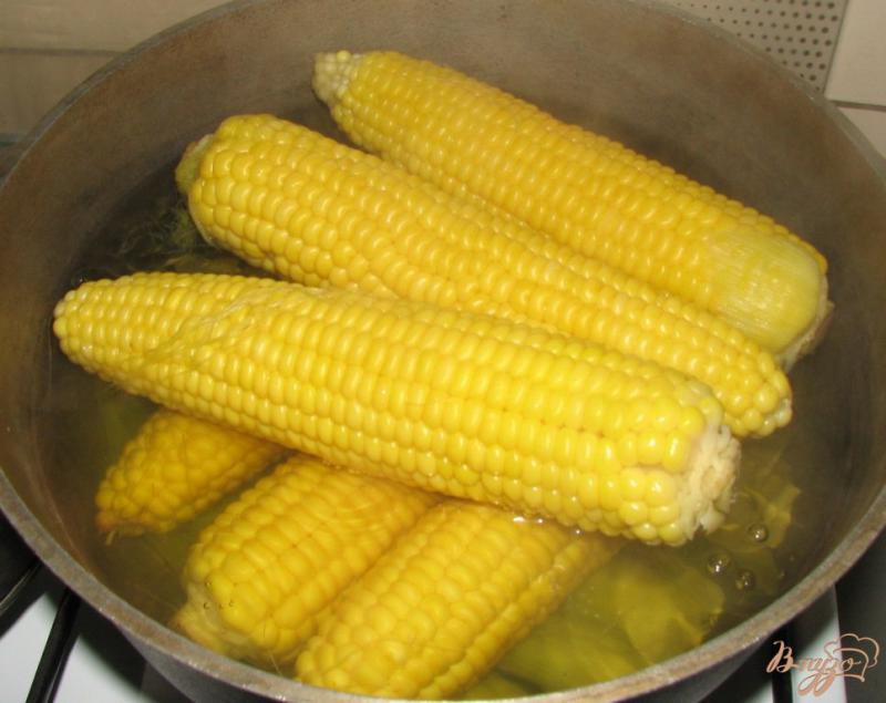 Фото приготовление рецепта: Вареная кукуруза по домашнему шаг №4