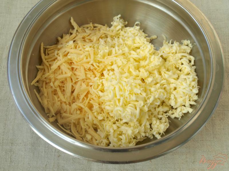 Фото приготовление рецепта: Запечённый батон с чесноком и сыром шаг №1