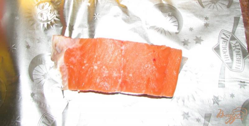 Фото приготовление рецепта: Запеченное филе лосося, с лимоном шаг №3