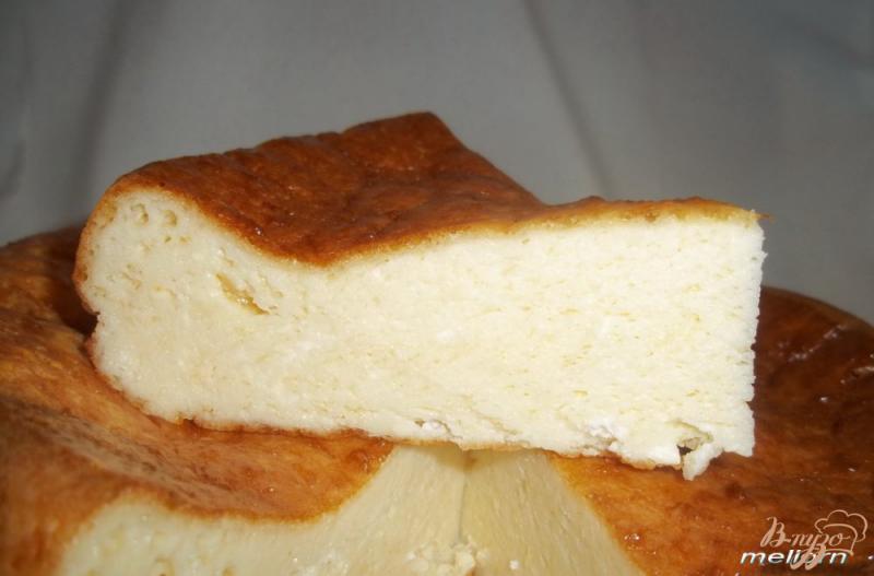 Фото приготовление рецепта: Пирог-суфле «Три сыра» шаг №4