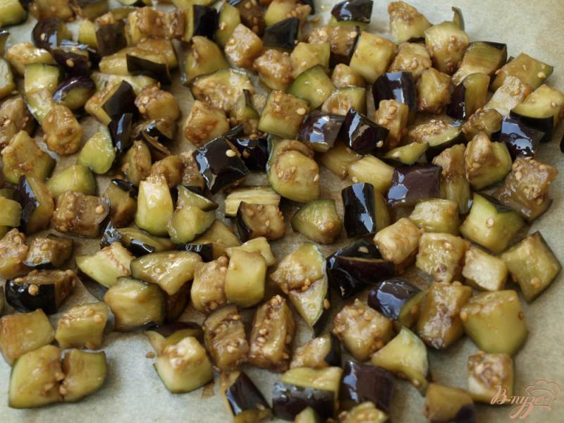 Фото приготовление рецепта: Тёплый салат из баклажанов шаг №2