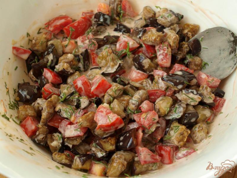 Фото приготовление рецепта: Тёплый салат из баклажанов шаг №4