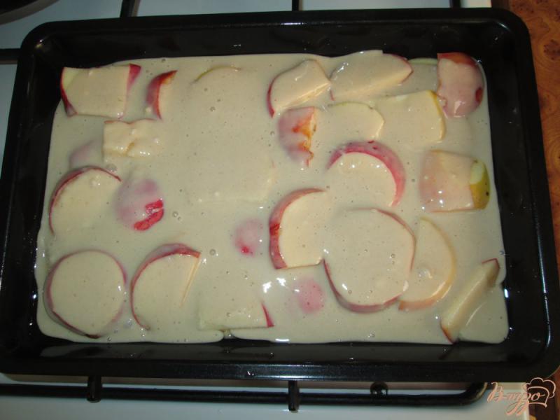 Фото приготовление рецепта: Яблочный пирог на детском творожке шаг №8