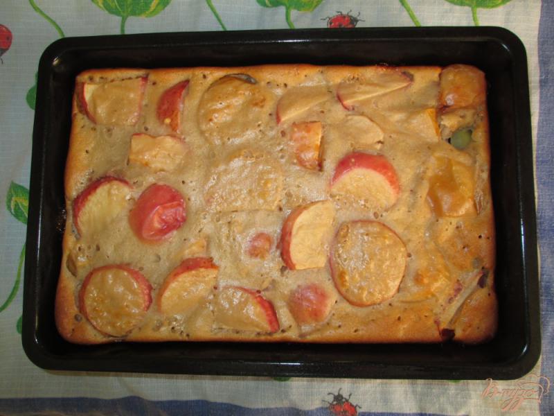 Фото приготовление рецепта: Яблочный пирог на детском творожке шаг №9