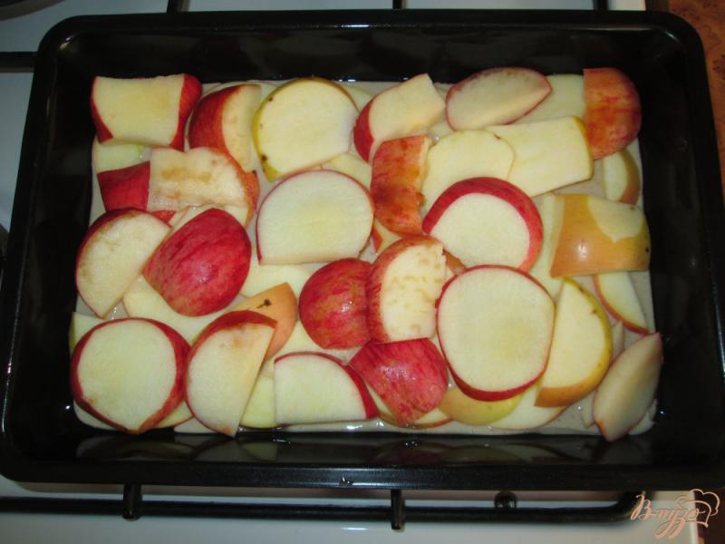 Фото приготовление рецепта: Яблочный пирог на детском творожке шаг №7
