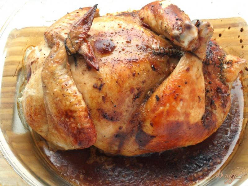 Фото приготовление рецепта: Курица фаршированная гречкой с грибами и луком шаг №12