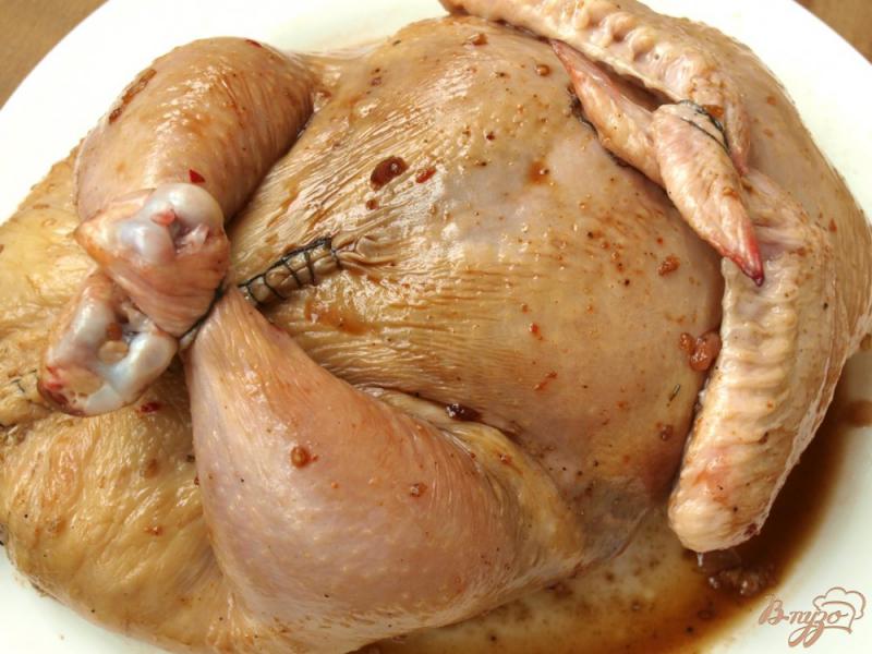 Фото приготовление рецепта: Курица фаршированная гречкой с грибами и луком шаг №11