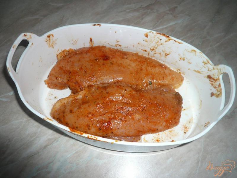 Фото приготовление рецепта: Запеченная куриная грудка шаг №3