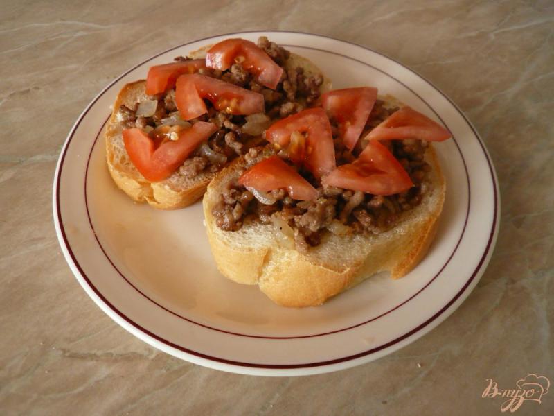 Фото приготовление рецепта: Бутерброды с фаршем шаг №3