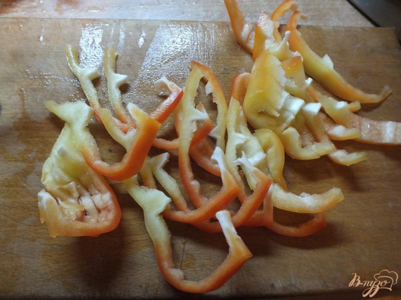 Фото приготовление рецепта: Салат из красных овощей и семян льна шаг №2