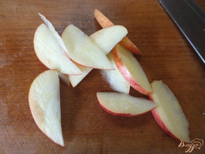 Фото приготовление рецепта: Салат из сладкого перца и яблока шаг №3