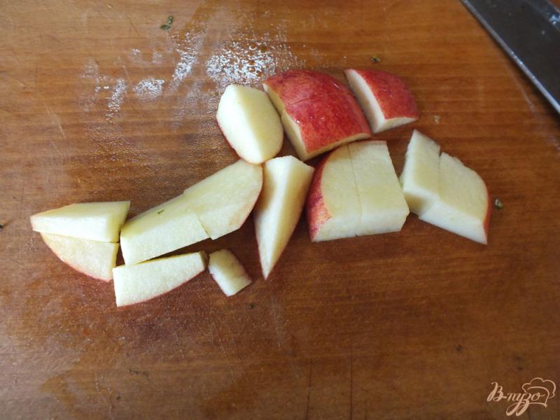 Фото приготовление рецепта: Салат из брокколи с яблоком и лаймом шаг №4