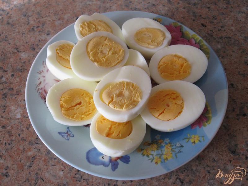Фото приготовление рецепта: Закуска из яиц «Рыбный день» шаг №2