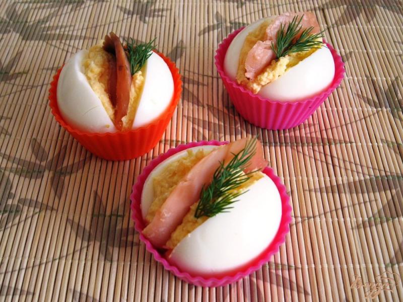 Фото приготовление рецепта: Закуска из яиц «Рыбный день» шаг №6