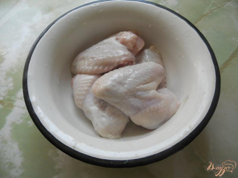 Фото приготовление рецепта: Куриные крылья с лимоном на мангале шаг №1