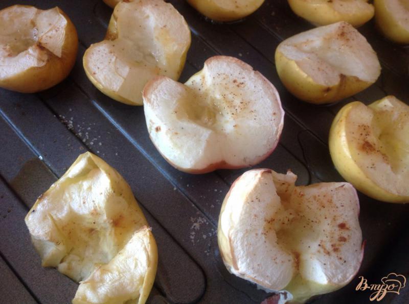 Фото приготовление рецепта: Печеные яблоки шаг №3