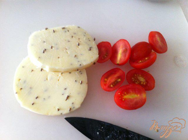 Фото приготовление рецепта: Закуска из баклажан, с моцареллой и помидорами черри шаг №4