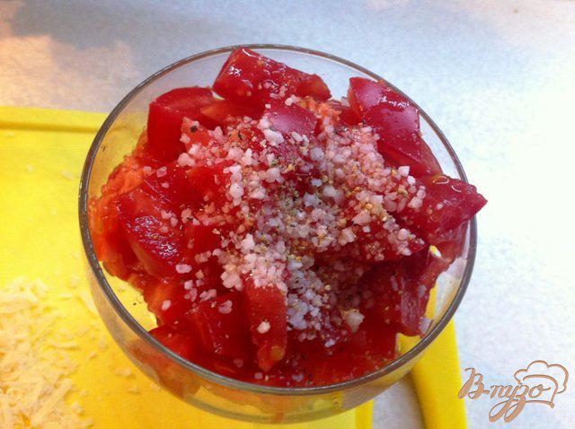 Фото приготовление рецепта: Закуска из кабачков, помидоров и сыра Джугас шаг №4