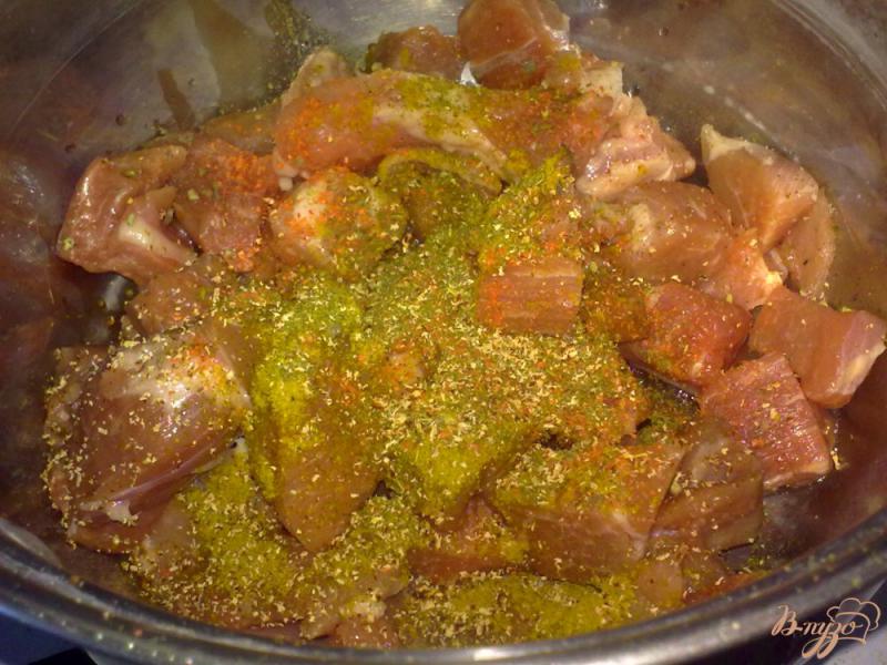 Фото приготовление рецепта: Свинина с грушей шаг №3