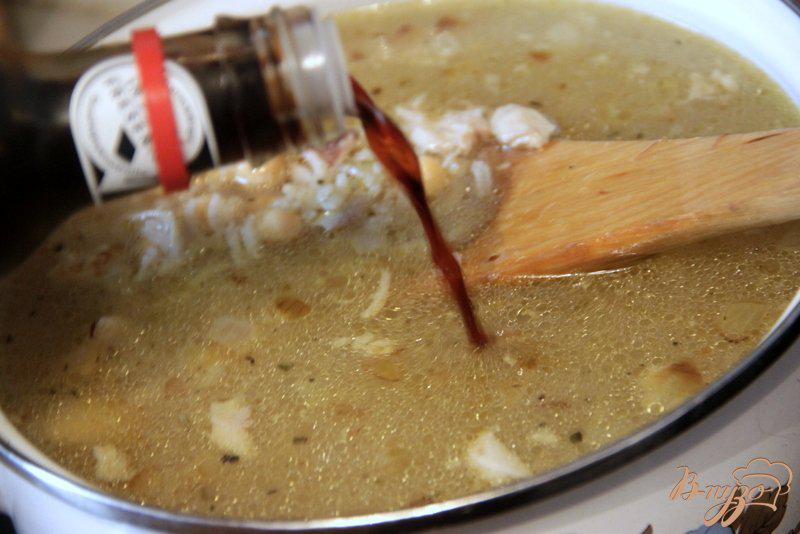 Фото приготовление рецепта: Куриный суп с рисом и нутом шаг №6