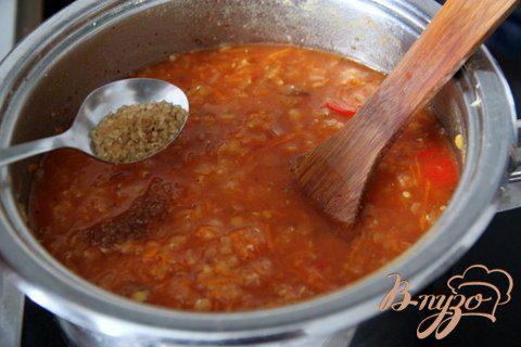 Фото приготовление рецепта: Постный суп с томатами и чечевицей шаг №5